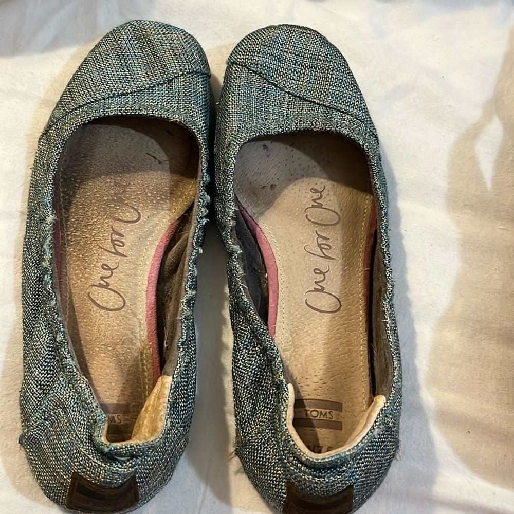 Tom’s blue shiny ballet flats